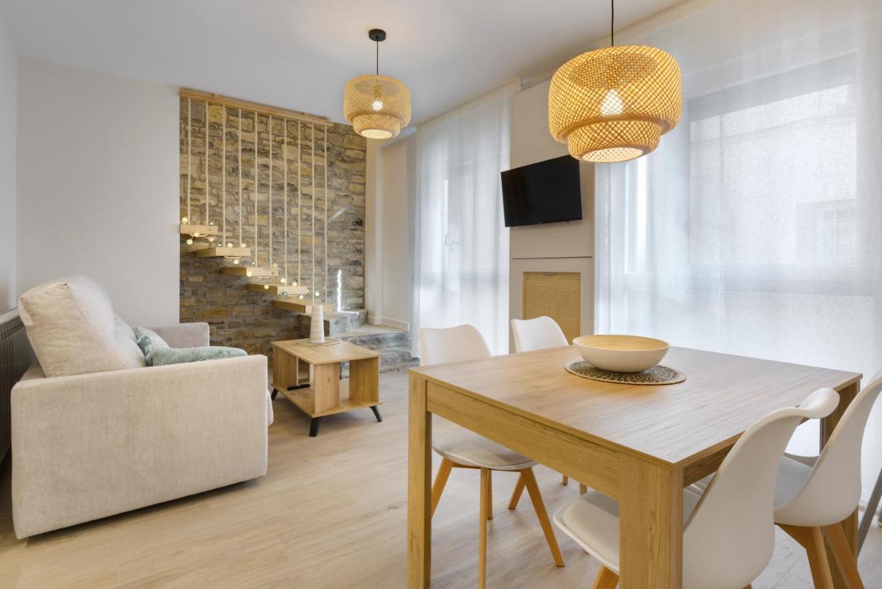Apartamentos La Muralla De Jaca Extérieur photo
